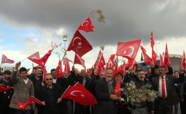 800 muhtar Mehmetçiğe destek için sınırda