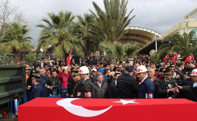 Afrin şehidi pilot yüzbaşı son yolculuğuna uğurlandı