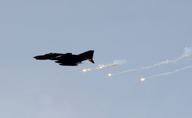 Afrin’de Türk savaş uçakları 674 hedefi imha etti