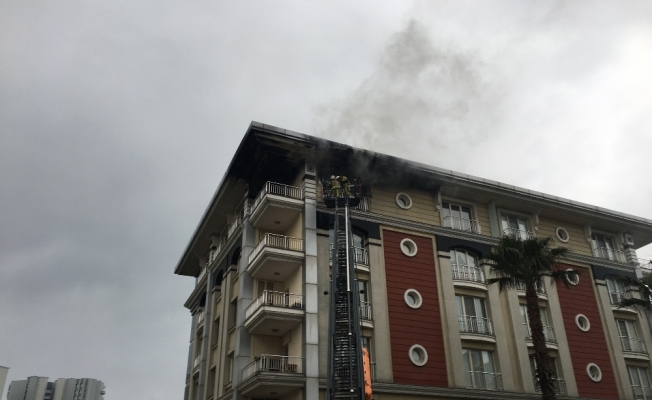 Ataköy’de bir ev alev alev yandı