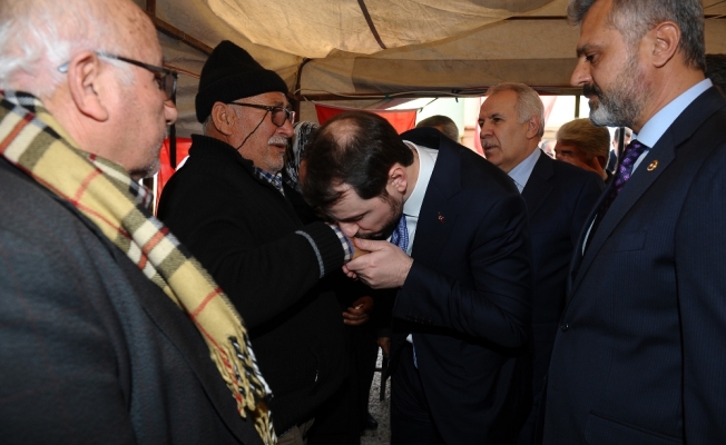Bakan Albayrak Kırıkhan’daki şehit ailesini ziyaret etti