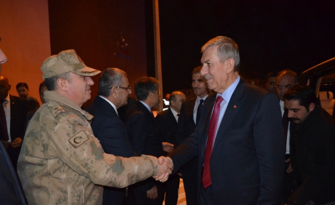 Bakan Demircan’dan yaralı askerlere ziyaret