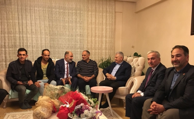 Başbakan Yıldırım bıçaklanan belediye başkanını ziyaret etti