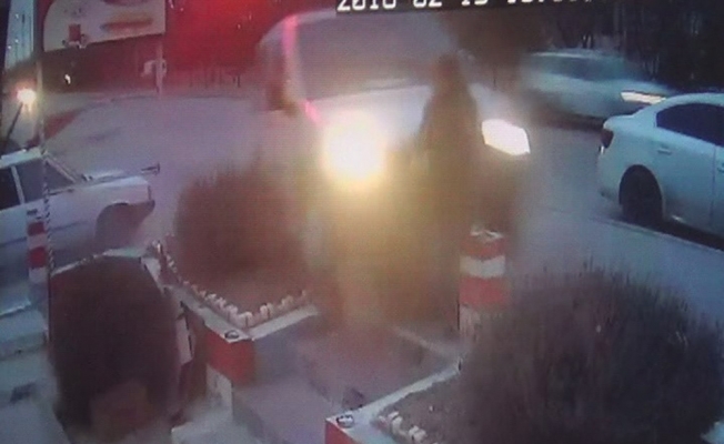 Büfenin bahçesine uçan araç can aldı