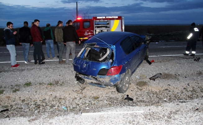 Direğe çarpan otomobil 2 gence mezar oldu