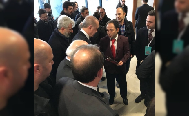Erdoğan için yazmıştı: Bizzat hediye etti