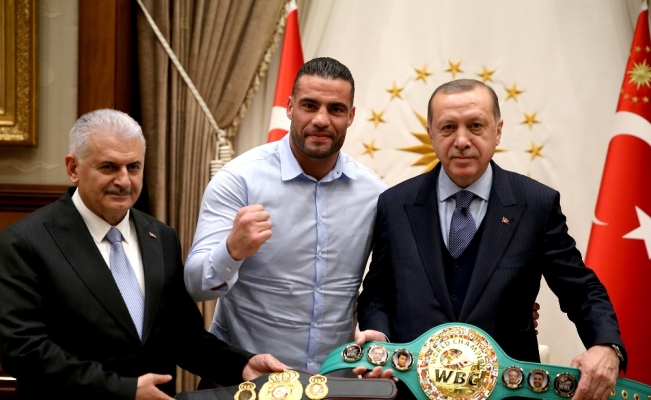 Erdoğan Suriyeli şampiyon boksörü kabul etti
