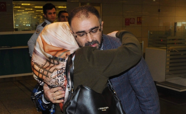 İsrail’de serbest bırakılan Türk akademisyen yurda döndü
