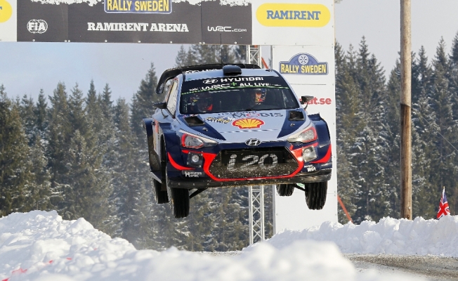 İsveç Rallisinde kazanan Thierry Neuville
