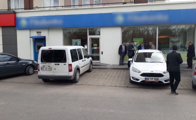 Kayseri’de banka soyuldu