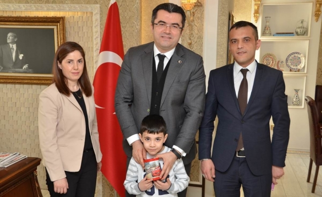 Kumbarasındaki parasını Afrin için bağışladı