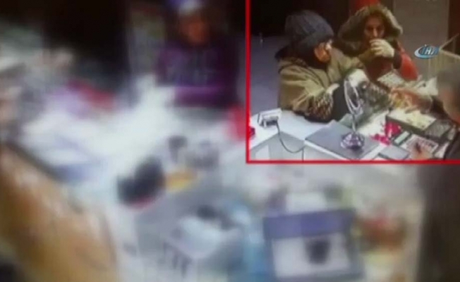 Kuyumcuyu sahte bilezikle dolandırdılar