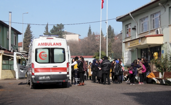 Lisede yapılan boya, 17 öğrenciyi hastanelik etti