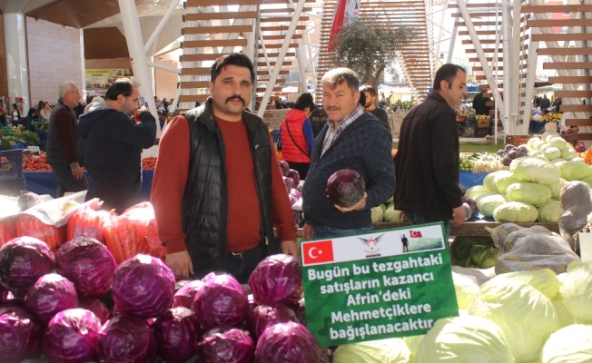 Manavgat’ta tezgahlar Mehmetçik için açıldı