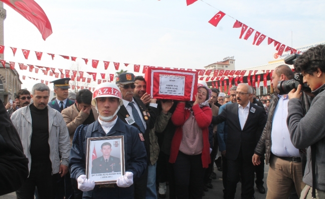 Mersin şehidine veda etti