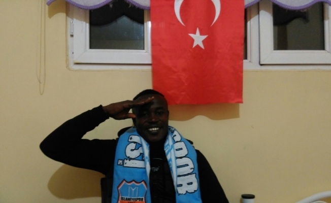 Nijeryalı futbolcudan Mehmetçik’e destek