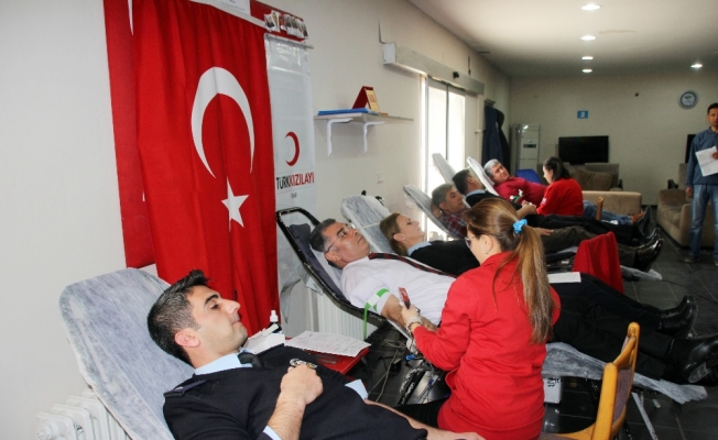 Polisten "Zeytin Dalı Harekatı"na kan bağışı desteği