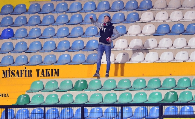 Takımını yalnız bırakmadı: Tribünde bir tek o vardı