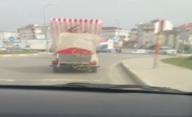 Trafikte yürekleri ağza getiren görüntüler kamerada