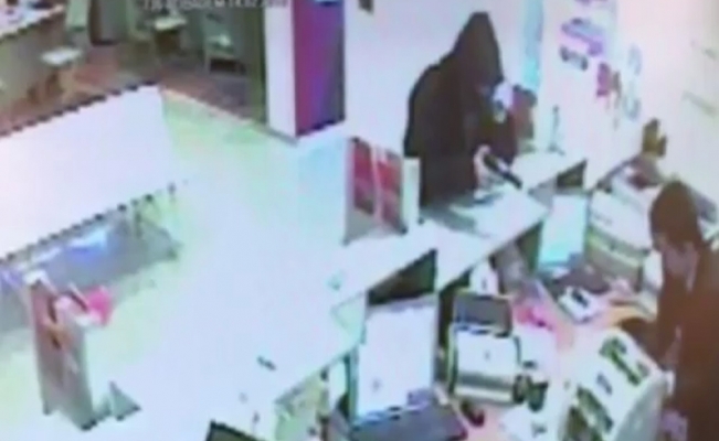 Üsküdar’daki banka soygunu güvenlik kamerasında