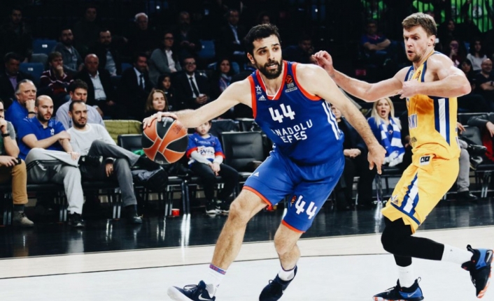 Anadolu Efes evinde yenildi