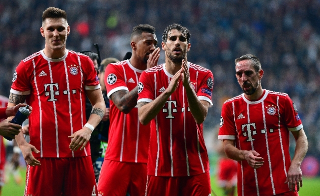 Bayernli futbolcular tribünleri alkışladı