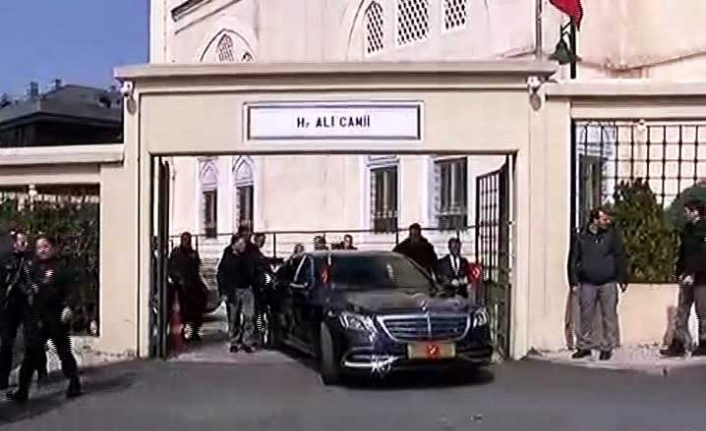 Erdoğan, cuma namazını Hz. Ali Camii’nde kıldı