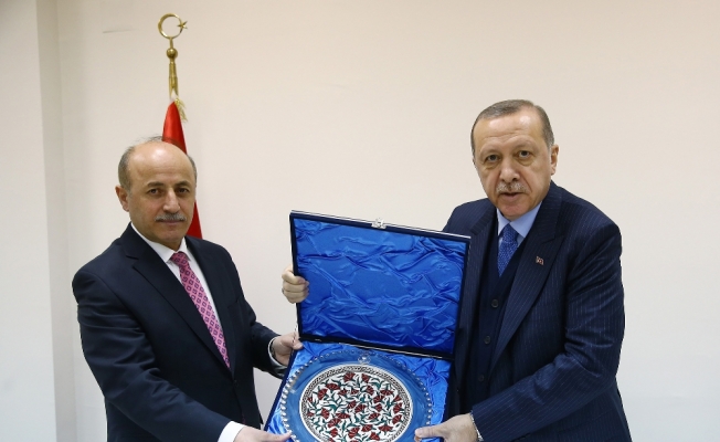 Erdoğan Erzurum Valisi ve Büyükşehir Belediye Başkanını kabul etti