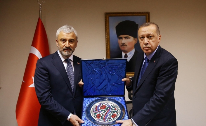 Erdoğan’dan Enver Yılmaz’a plaket