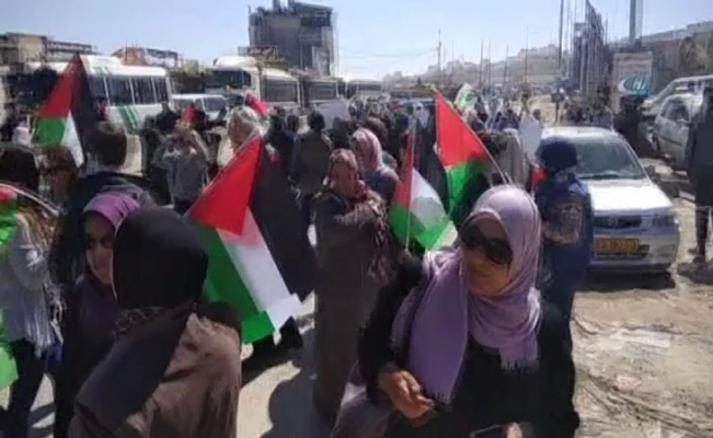 İşgalci İsrail askerlerinden Filistinli kadınlara sert müdahale