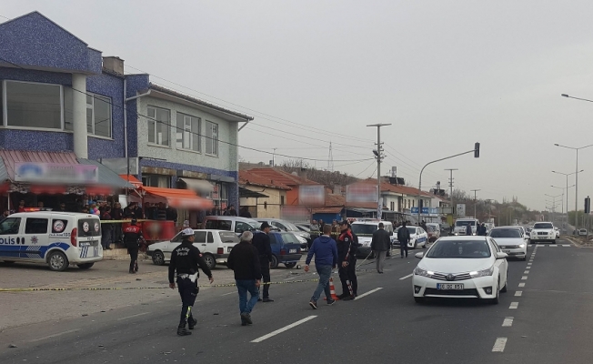 Işık ihlali yapan sürücü yayalara çarptı: 2 ölü