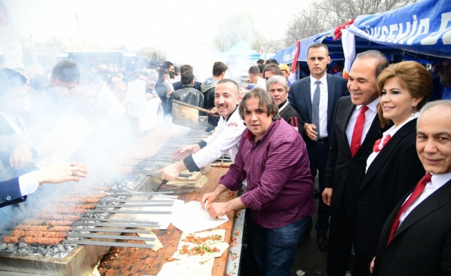 MHP Kurultayı’na katılanlara Adana kebabı