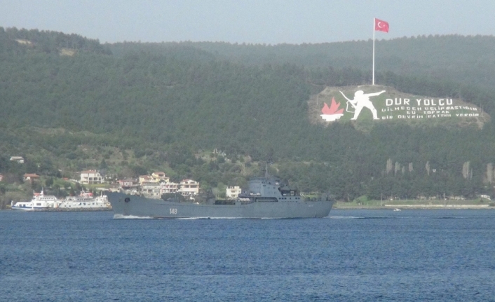 Rus savaş gemisi Çanakkale Boğazı’ndan geçti