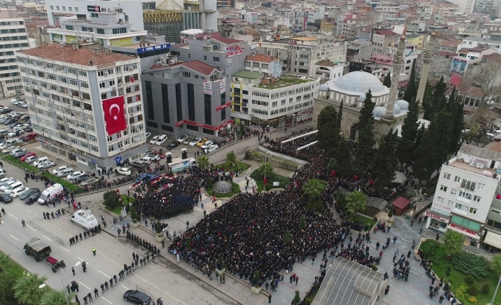 Şehit pilotu binlerce kişi uğurladı