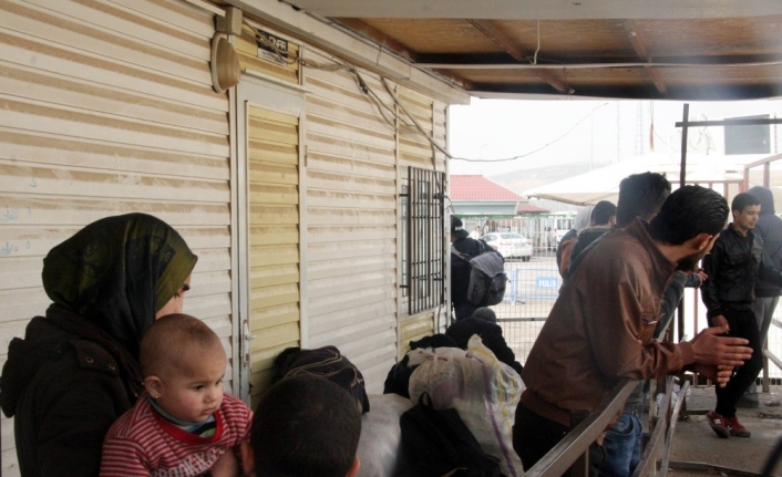 Suriyeliler teröristlerden temizlenen bölgelere dönüyor