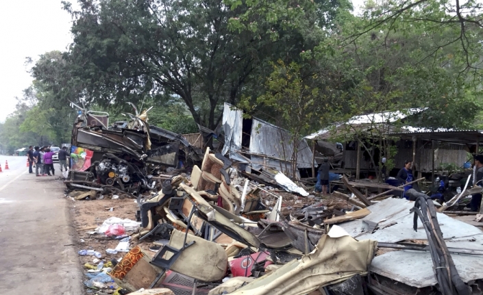 Tayland’da tur otobüsü kaza yaptı: 18 ölü, 33 yaralı