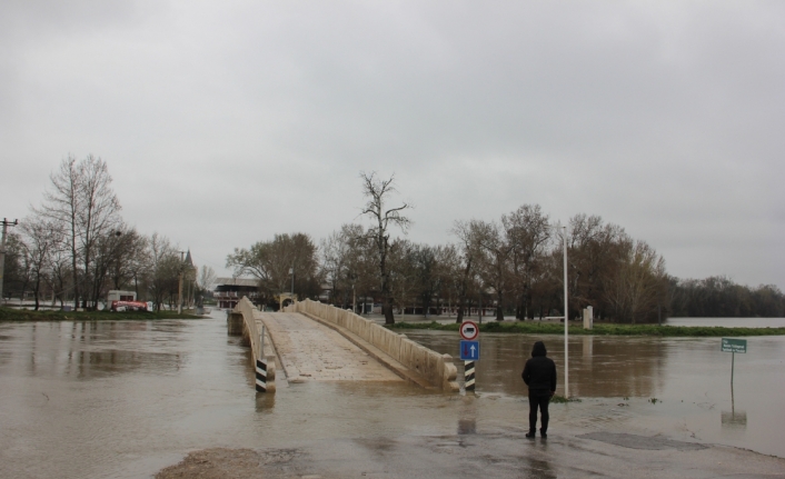 Tunca Nehri’nde ‘kırmızı alarm’ devam ediyor