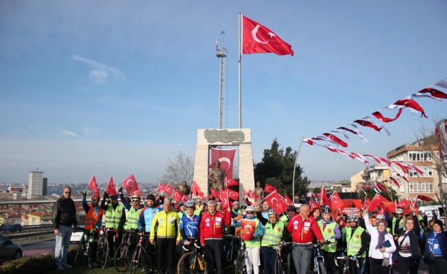 Yüzlerce bisikletli Çanakkale yolunda