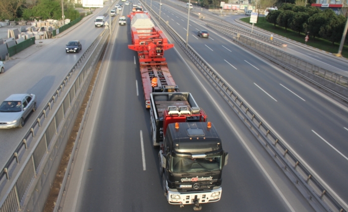 280 tekerlekli devasa tır  D-100’den geçti