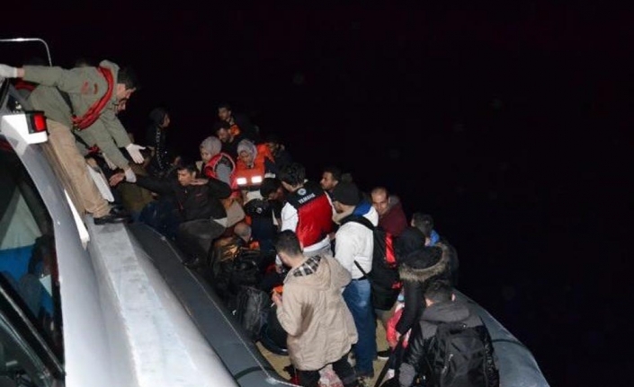 62 göçmenin Ege Denizi’nde kurtarılma anları kameraya yansıdı