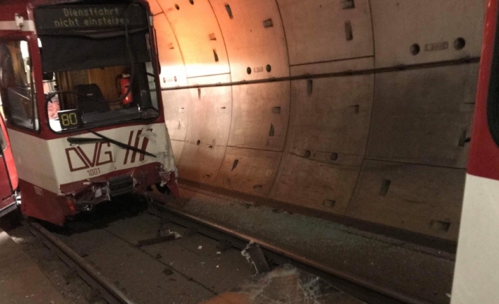 Almanya’da metro kazası: 35 yaralı