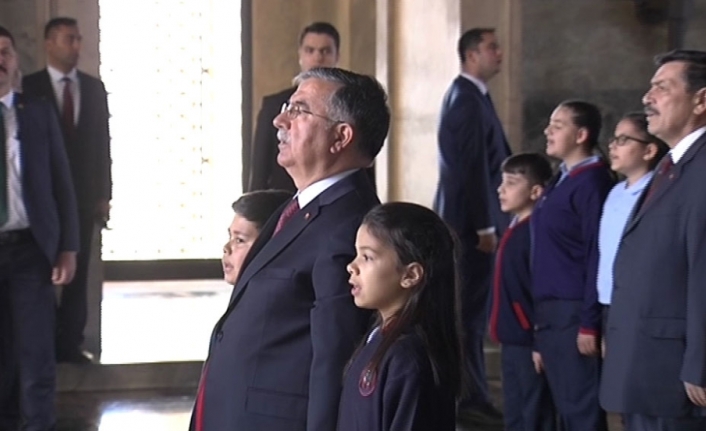 Anıtkabir’in ilk ziyaretçisi çocuklar oldu