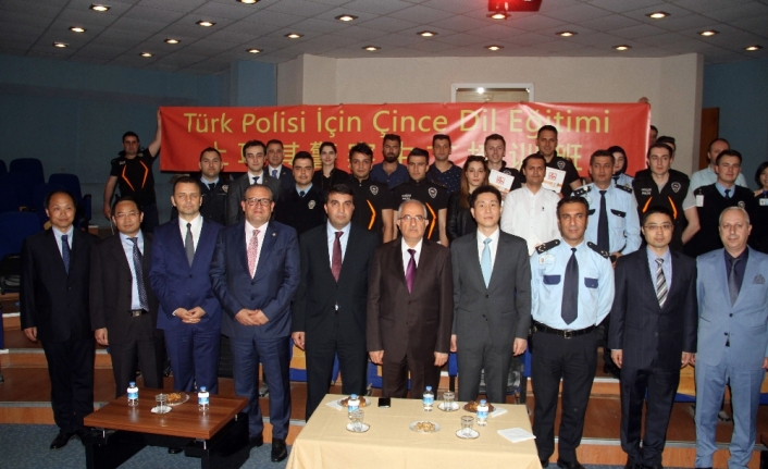 Atatürk Havalimanı’nda polislere Çince dersi