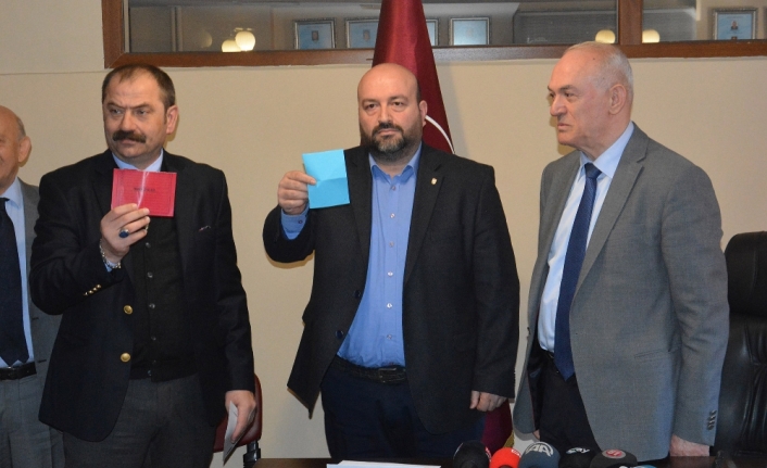 Başkan adayları listelerini teslim etti