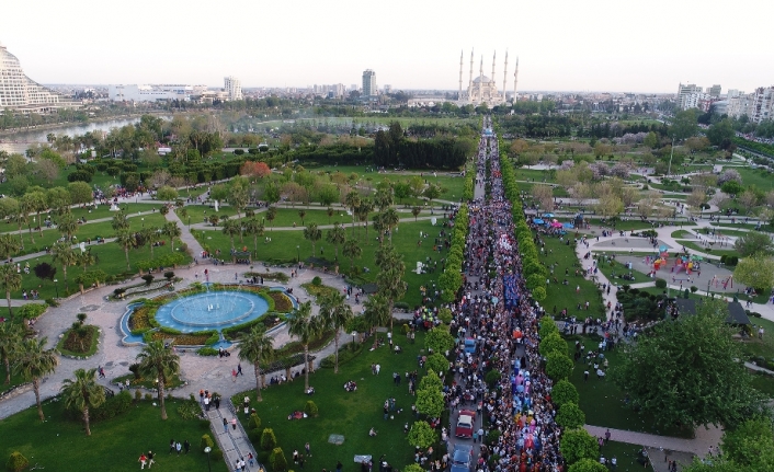 Burası Adana: Binlerce kişi korteje katıldı