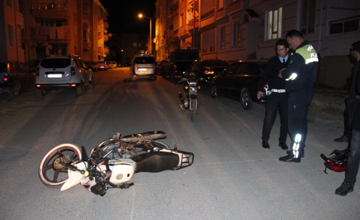 Çarptığı motosikleti 500 metre sürükledi