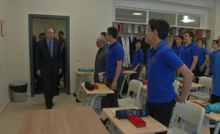Cumhurbaşkanı Erdoğan öğrencilerle bir araya geldi