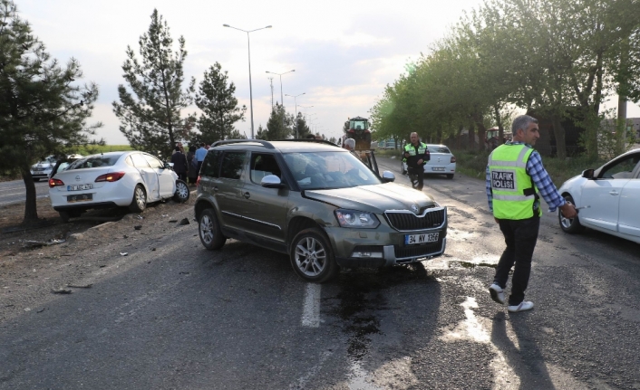 Diyarbakır’da zincirleme trafik kazası: 1’i ağır 7 yaralı