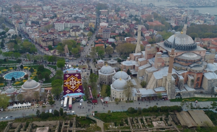 Dünyanın en büyük lale halısı havadan görüntülendi