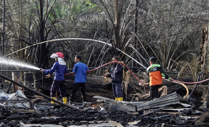 Endonezya’da petrol kuyusunda yangın: 21 ölü